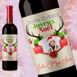 Bouteille de vin rouge Bordeaux avec une étiquette personnalisée pour Noël