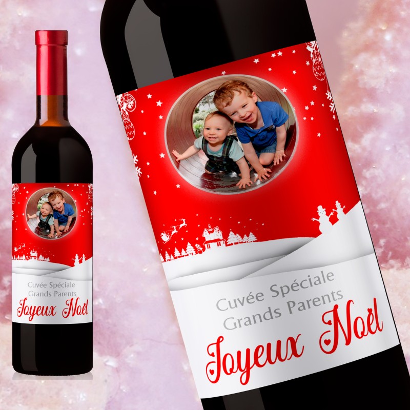 Bouteille de vin rouge Bordeaux avec une étiquette personnalisée pour Noël