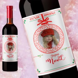 Bouteille de vin rouge Bordeaux avec une étiquette personnalisée pour Noël