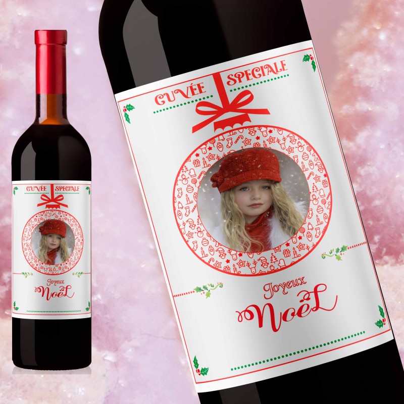 Bouteille de vin rouge Bordeaux avec une étiquette personnalisée pour Noël